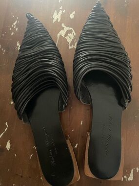 Robert Clergerie Famous Black Woven Pointed Toe Women's Slip-On Flats 7.5